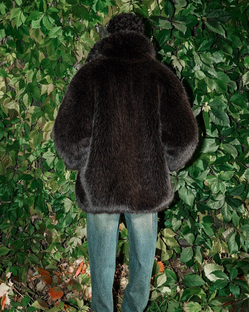 Шуба из экомеха темно-коричневая