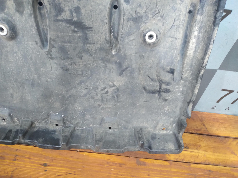 Пыльник заднего бампера левый Toyota Camry (XV70) 17-22 Б/У Оригинал 5762833110