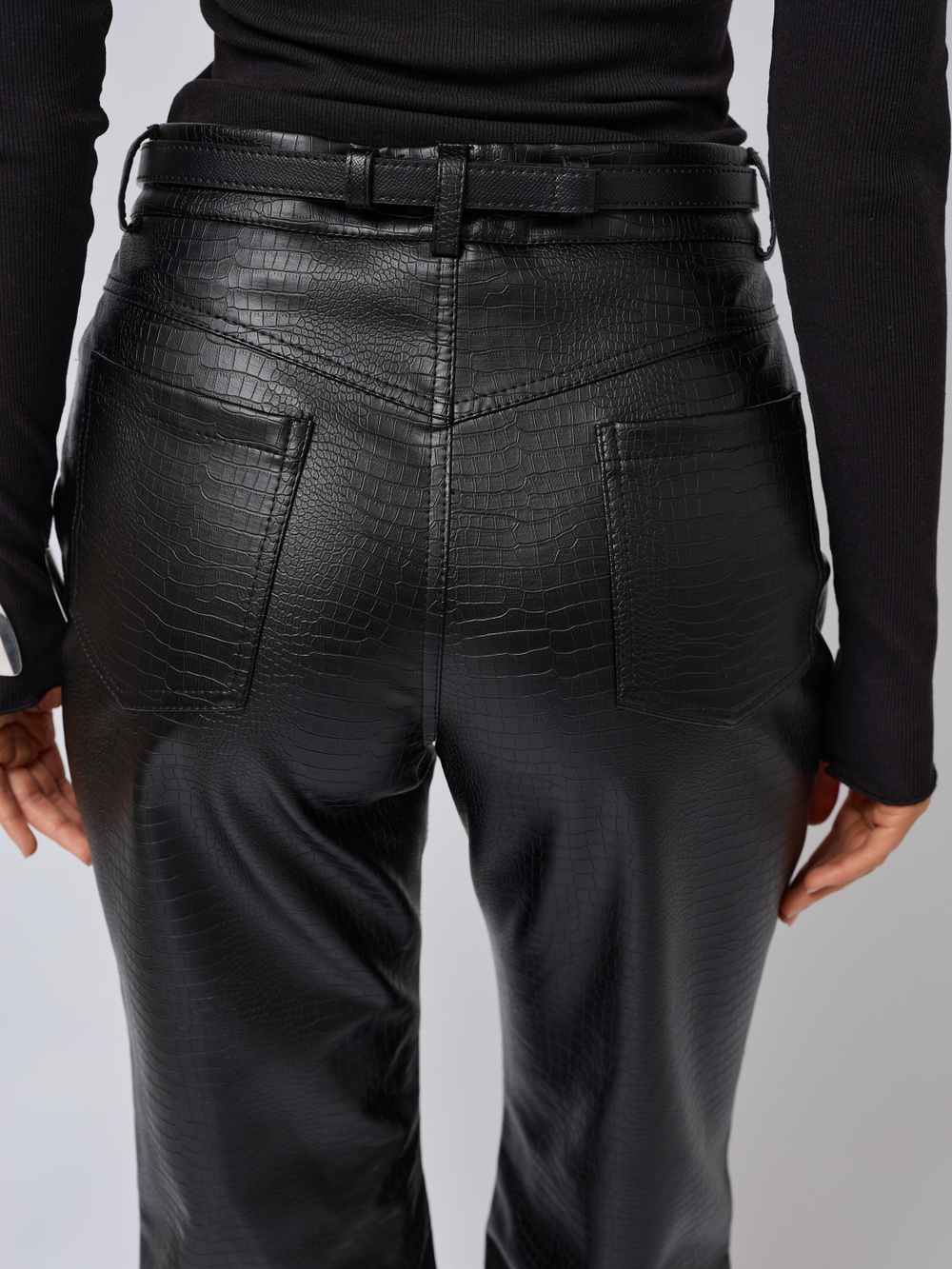 Брюки прямые из экокожи крокодил