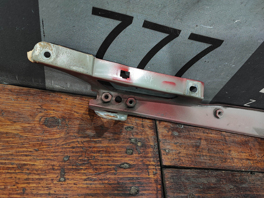 Кронштейн крыла переднего правого LADA Granta 18-нв Б/У Оригинал 8450104278