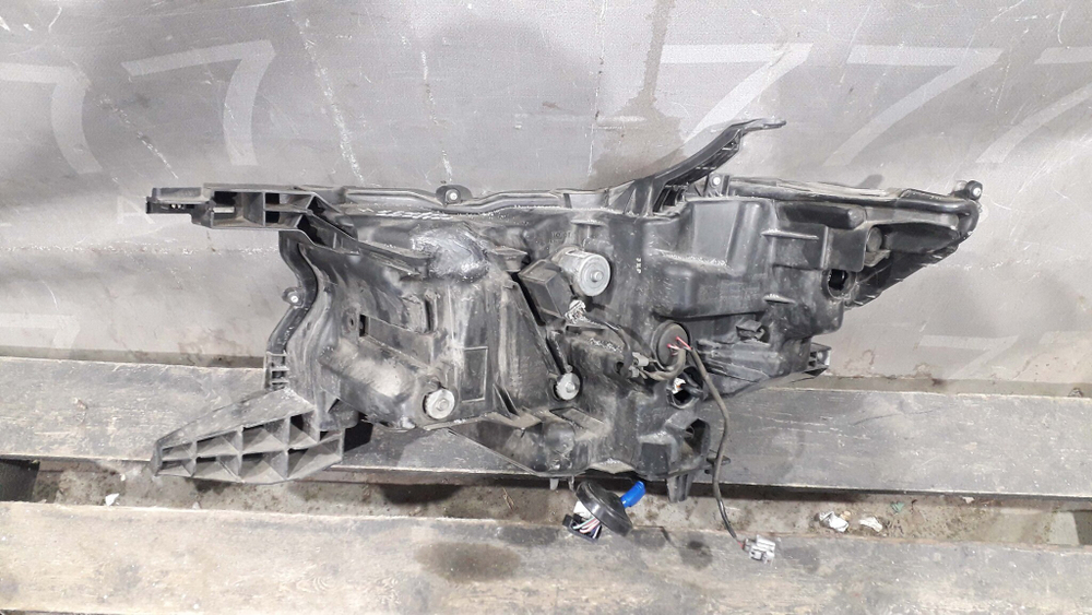 Фара правая LED Toyota Land Cruiser Prado 150 17-24 Б/У Оригинал 8114560N20