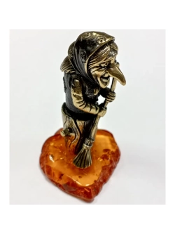 Бронзовая статуэтка на янтаре