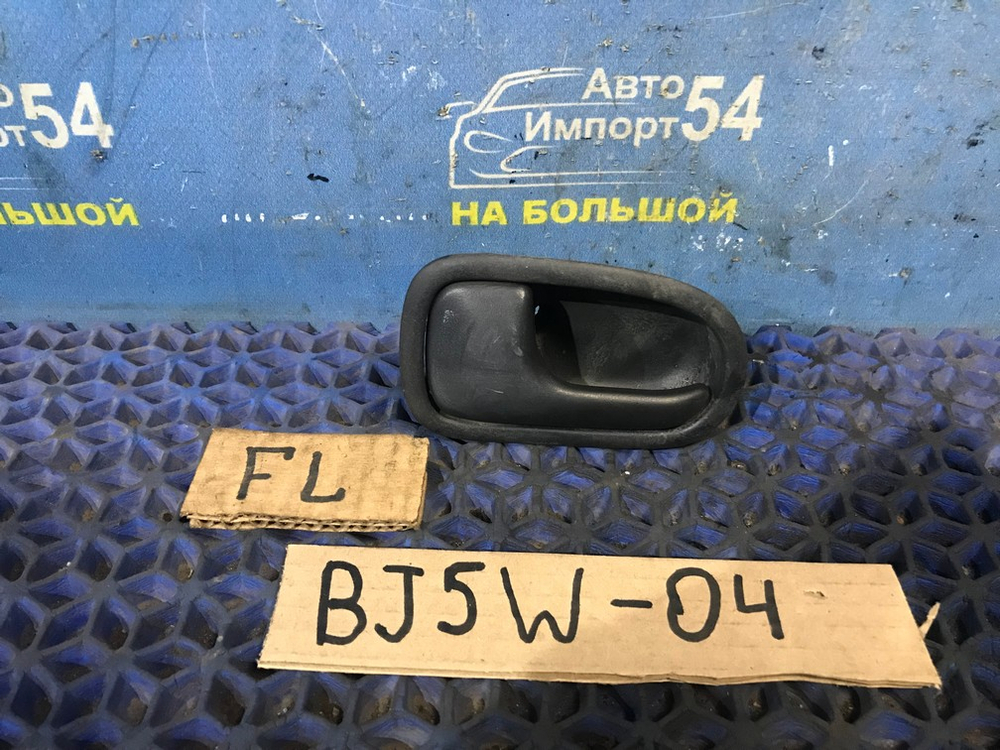 Ручка двери передней левой салонная MAZDA FAMILIA 1999