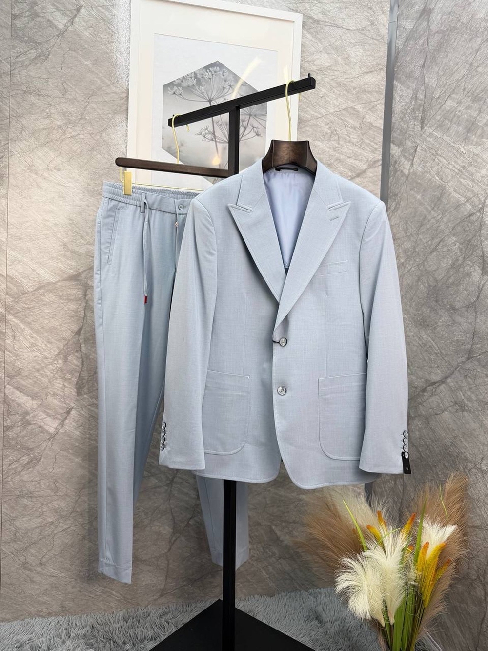 Льняной костюм Kiton