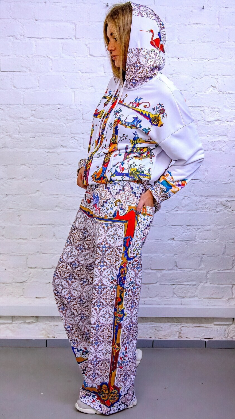 Комплект (зип худи и брюки) "Лабиринт", по мотивам Псалтири Латтрелла (Luttrell Psalter) и средневековых буквиц