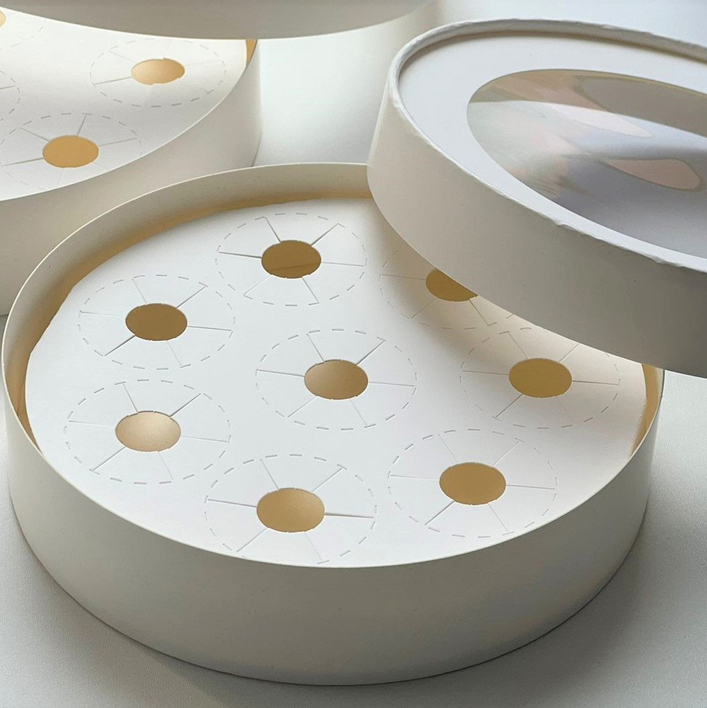 Коробка для 8 конфет с крышкой  КРУГЛАЯ Белая d16,5 h3,5 см