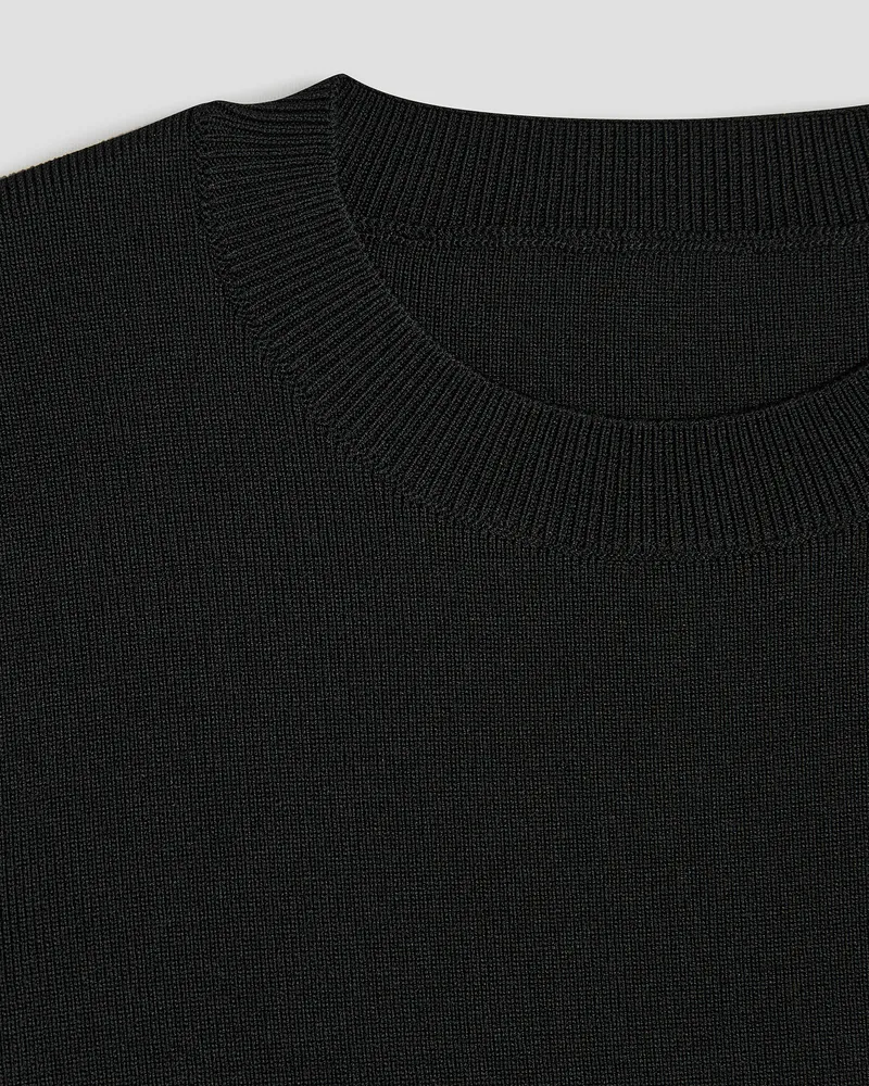 Черный укороченный лонгслив из вискозы