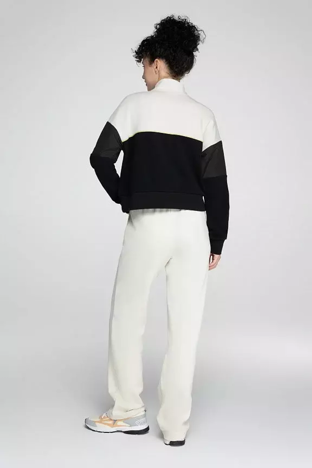 Костюм тренировочный женский Forward, черный-бежевый