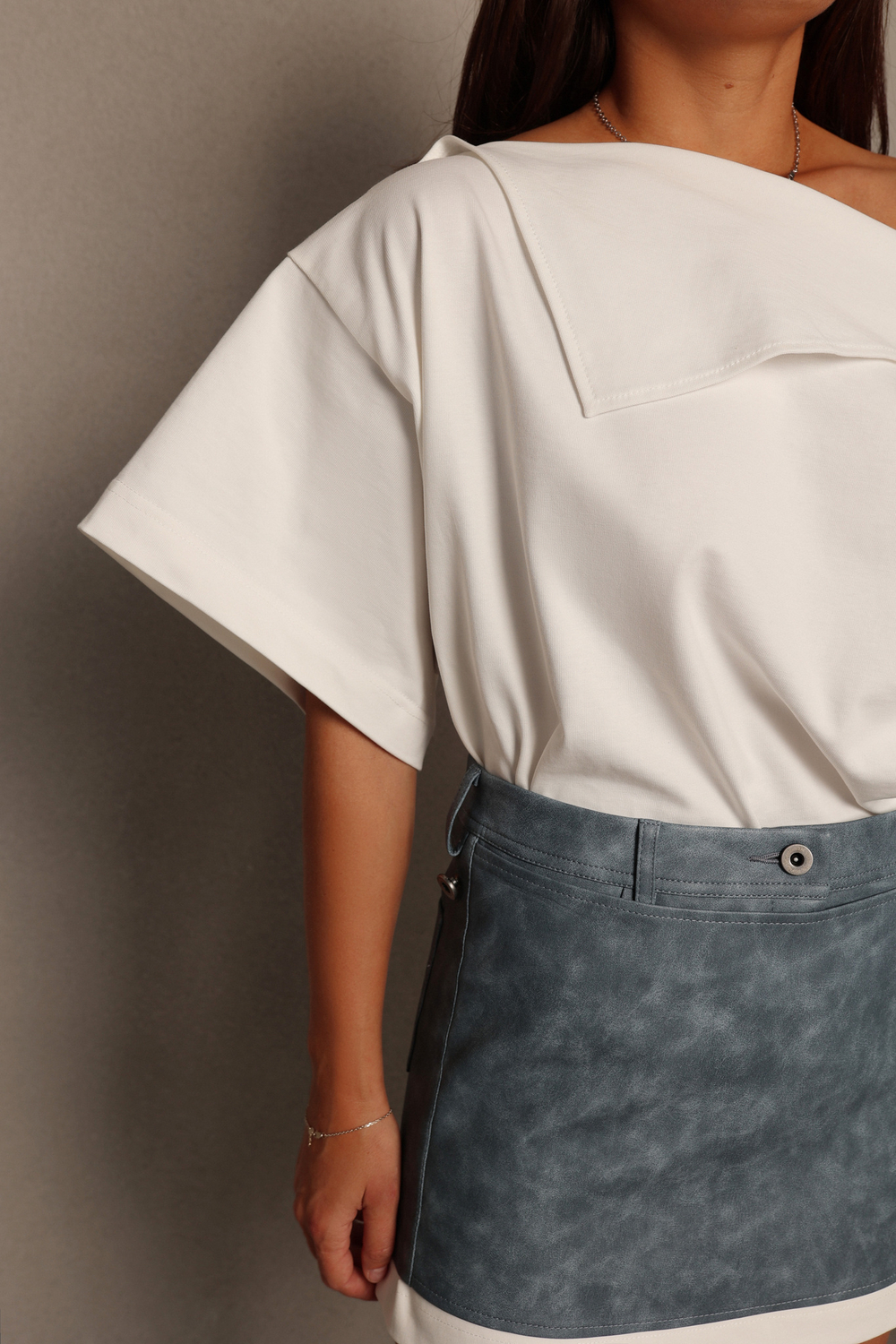 Футболка с отложным уголком