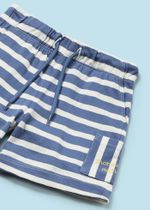 две футболки с шортами