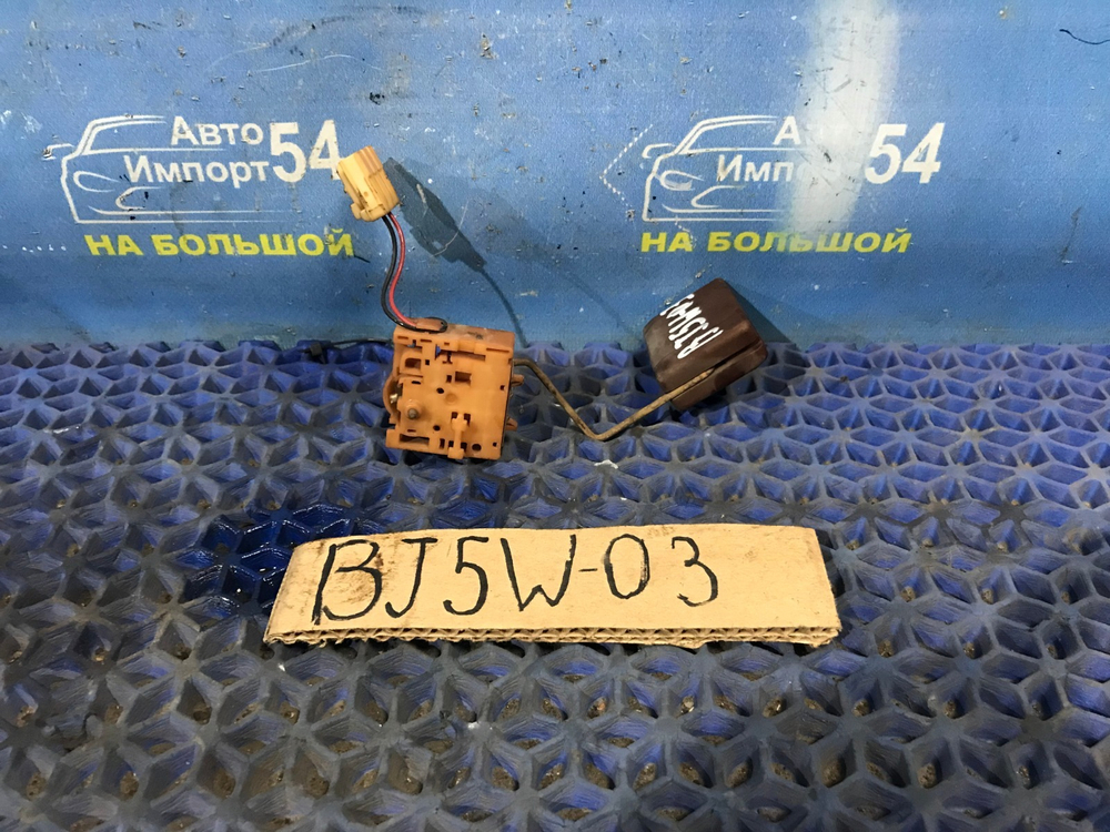 Датчик уровня топлива MAZDA FAMILIA 2001