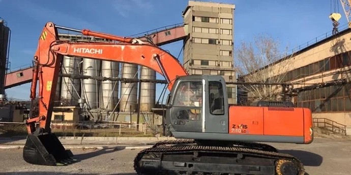 Экскаватор гусеничный Hitachi ZX 240 LC-3G