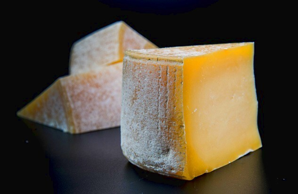 Сыр Томм из коровьего молока ТМ Маркур 200 г