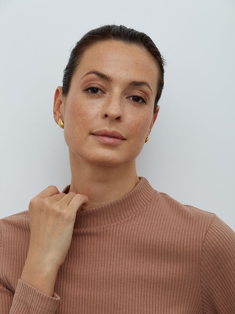 Водолазка бежевая (размер M)