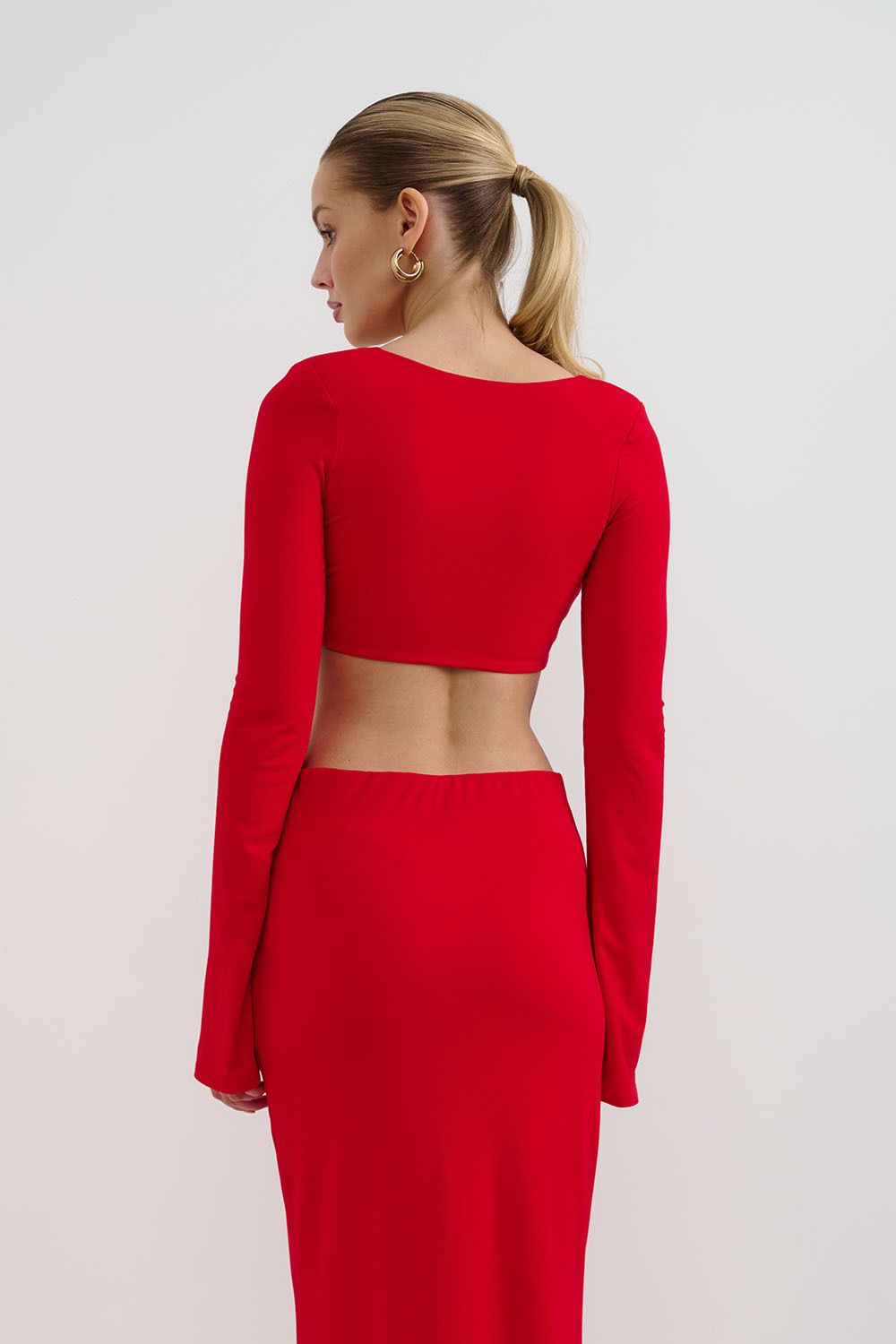 Лонгслив с рукавами клеш из вискозы красного цвета