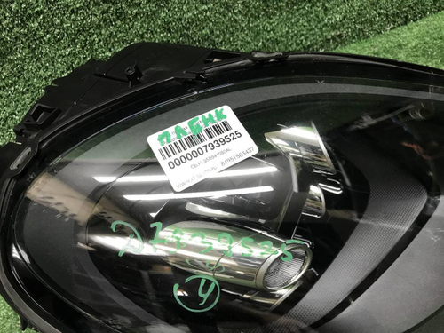 Битая Фара правая Porsche Macan 95b (18-21) LED