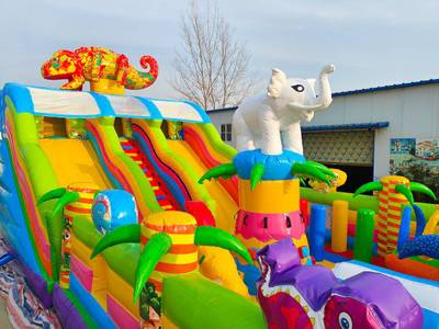 Коммерческий надувной батут «Хамелеон и динозавры Ультра» 12*6*6 м