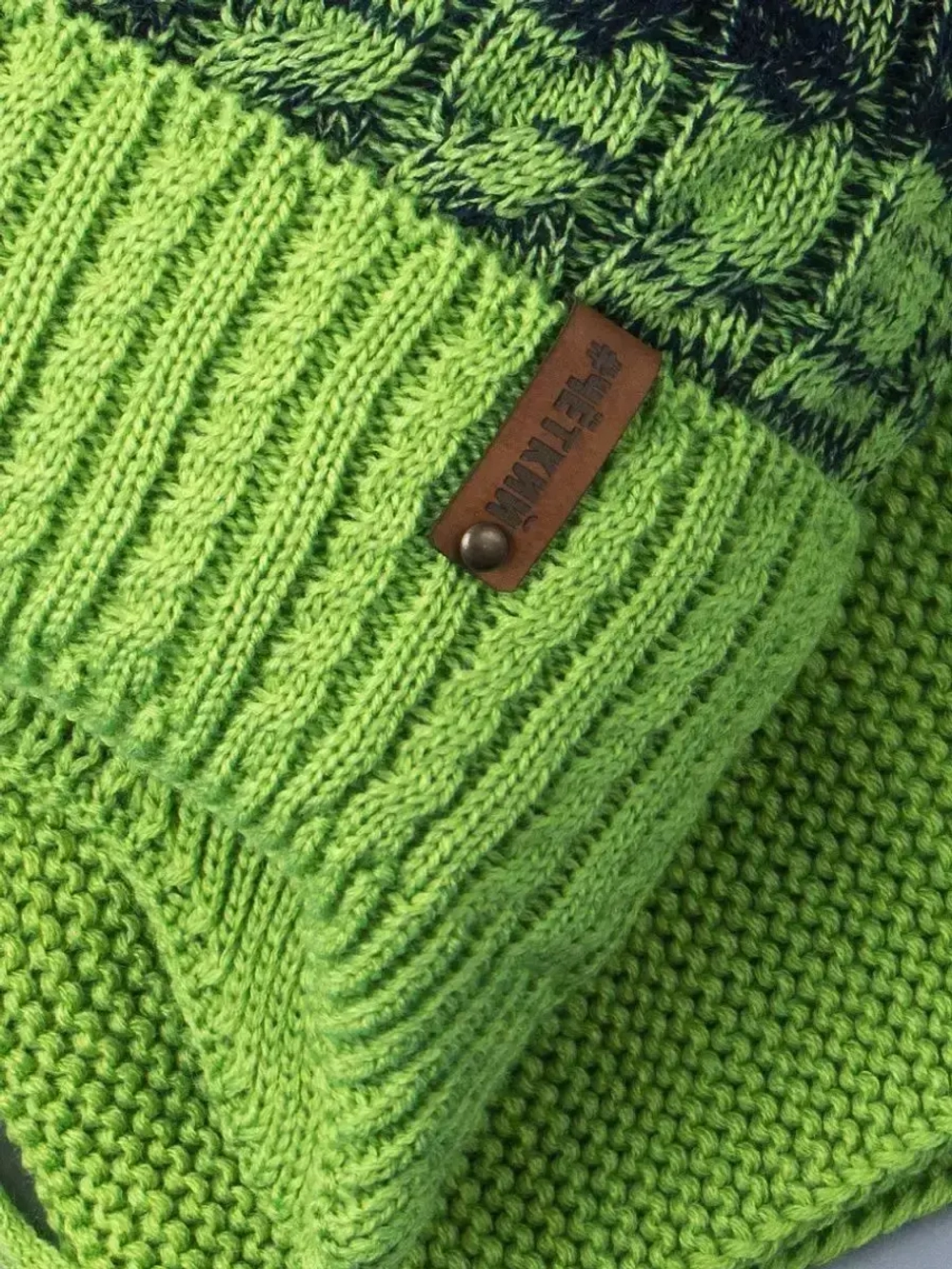 Шапка вязаная для мальчика на завязках и снуд