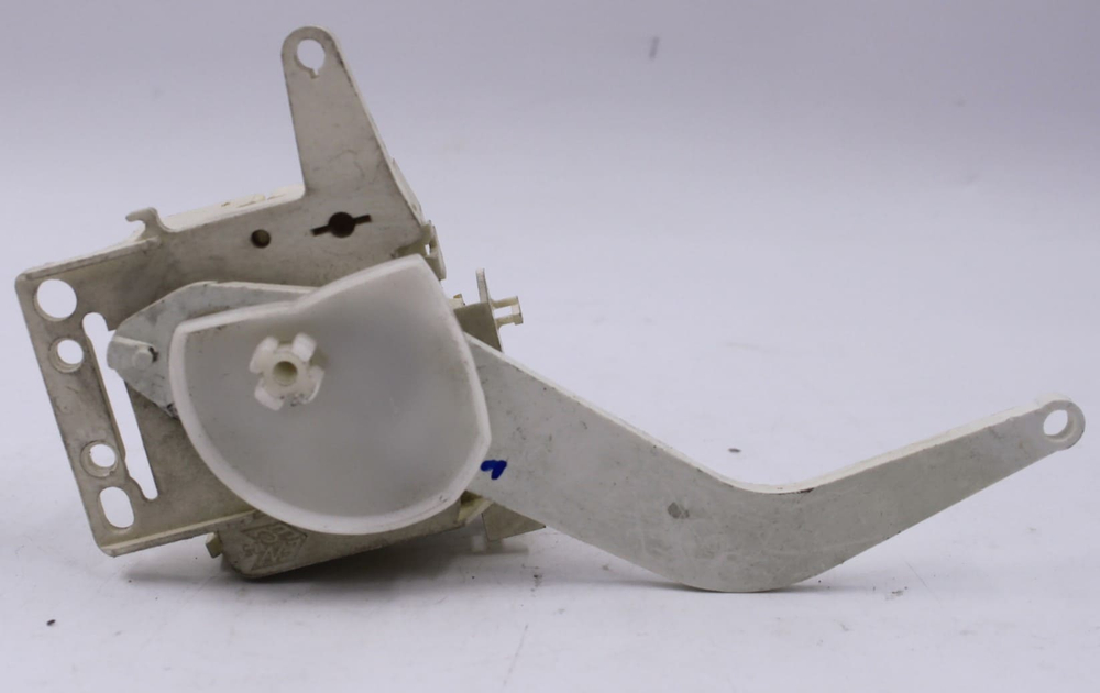 Электродвигатель омывателя порошкоприемника (двигатель водораспределителя) стиральной машины Brandt WT10765E