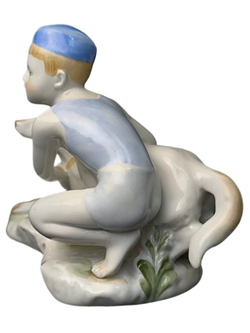 Фарфоровая статуэтка "Юный пограничник с собакой" ЛФЗ