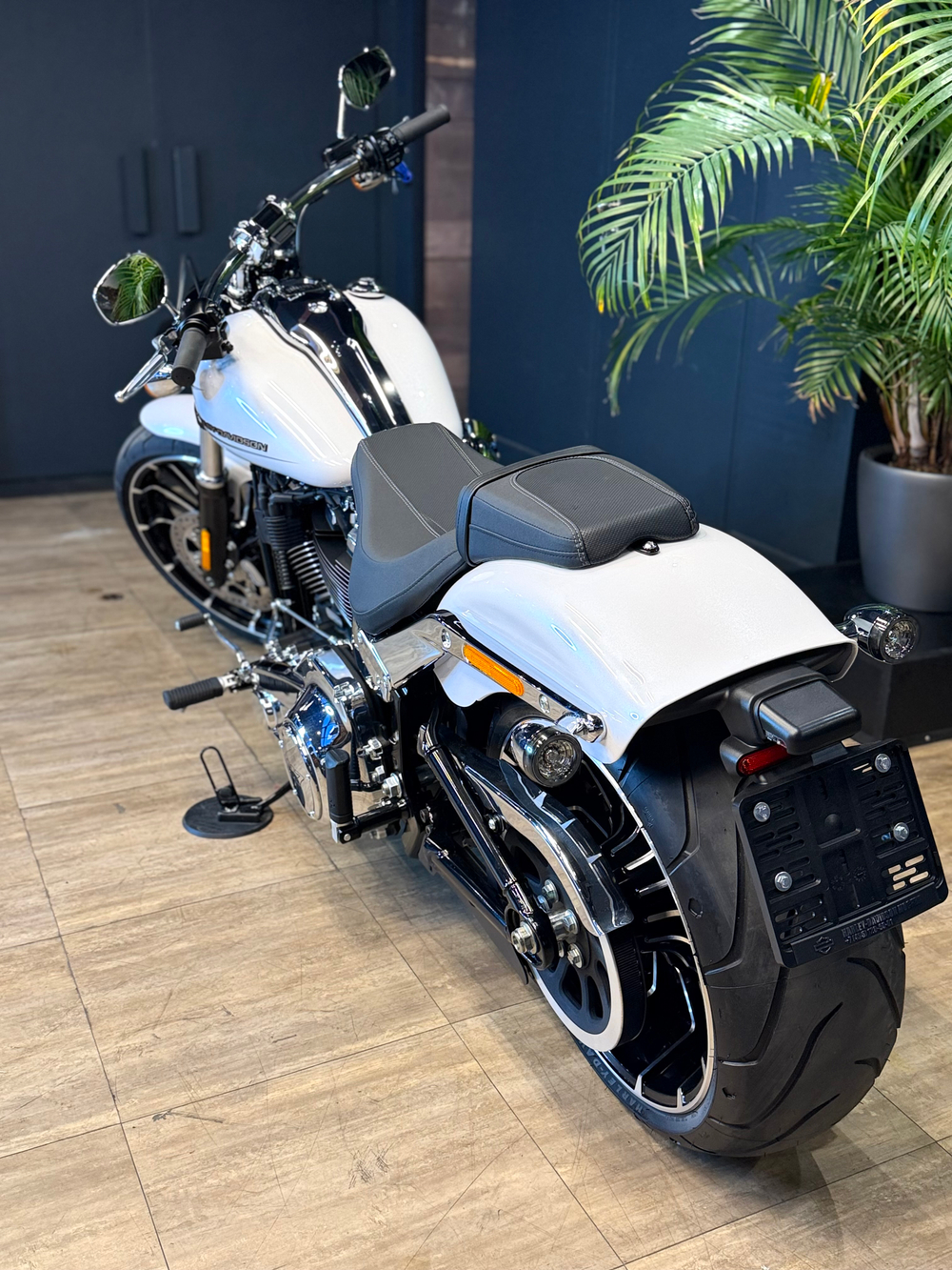 Harley-Davidson BREAKOUT 117 (Billiard Gray ) 2024 с НДС