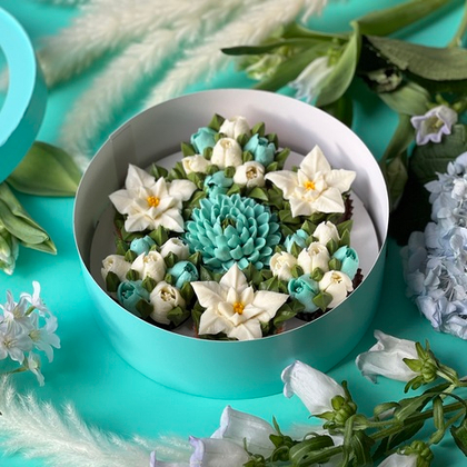 Съедобный букет в зимней палитре — это воплощение изящества и вкуса.