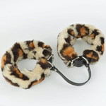 Черные кожаные оковы со съемной леопардовой опушкой (Цвет: черный с леопардовым)