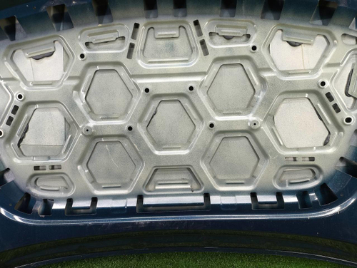 Капот Geely Monjaro (2021-н.в.)