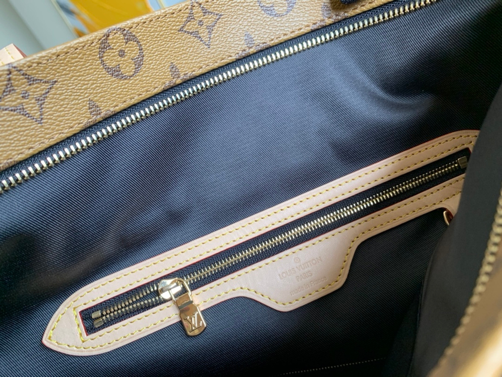 Louis Vuitton Carry It Tote