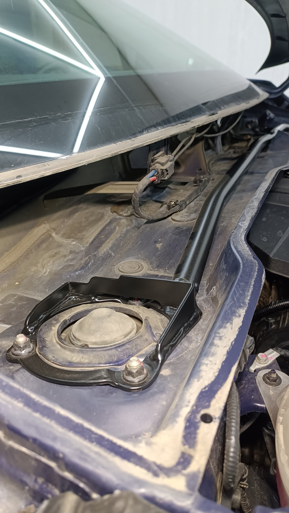 Распорка передних стоек Kia Carnival 4 (ПОД ЗАКАЗ)