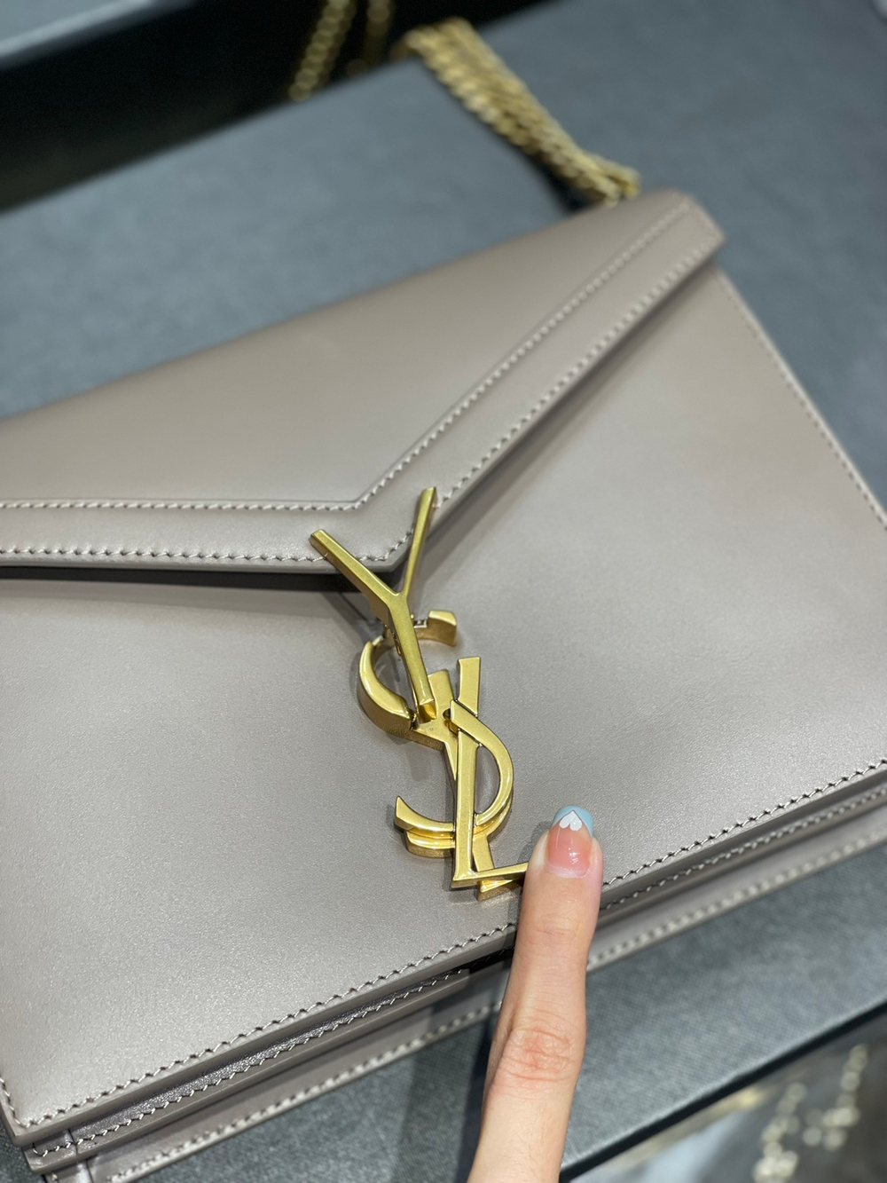 Saint Laurent Cassandra Medium 22 cm