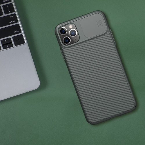Чехол зеленого цвета (Dark Green) от Nillkin с защитной шторкой для камеры на iPhone 11 Pro Max, серии CamShield Case