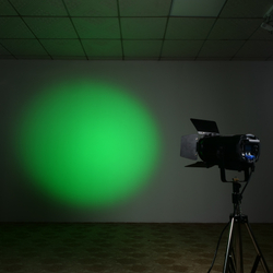 LED Fresnel Spotlight with Auto Zoom — Fresnel прожектор 350 Вт RGBW