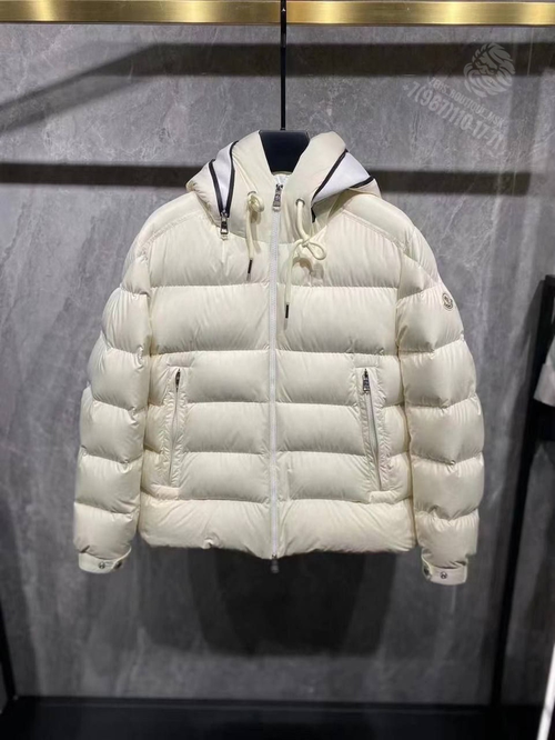 Пуховик Moncler