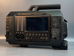 Blackmagic URSA Cine 12K LF Body Canon EF Не включается