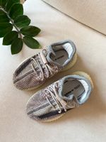 Кроссовки Adidas Yeezy, 24
