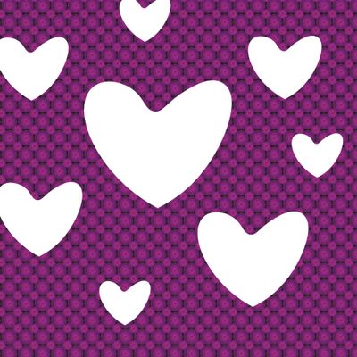 Белые сердца на фиолетовом узоре