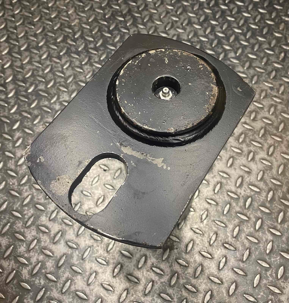 Палец 421-70-11910