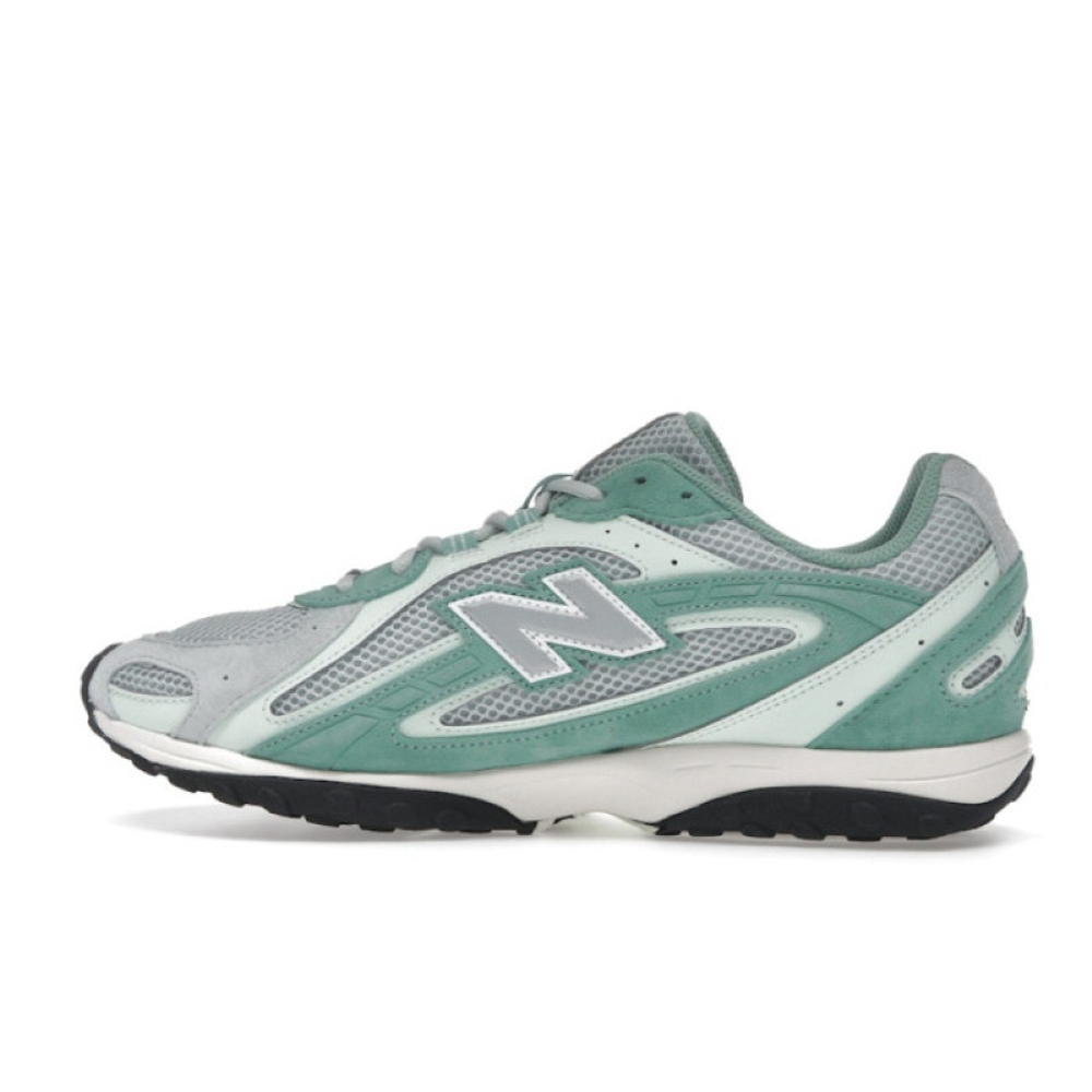 NEW BALANCE 204L x KITH Bluebell