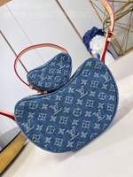 Louis Vuitton Croissant MM