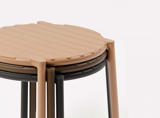 Столик пластиковый журнальный Doga цвет табак Италия