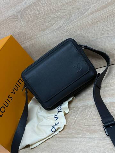 Сумка-мессенджер Louis Vuitton