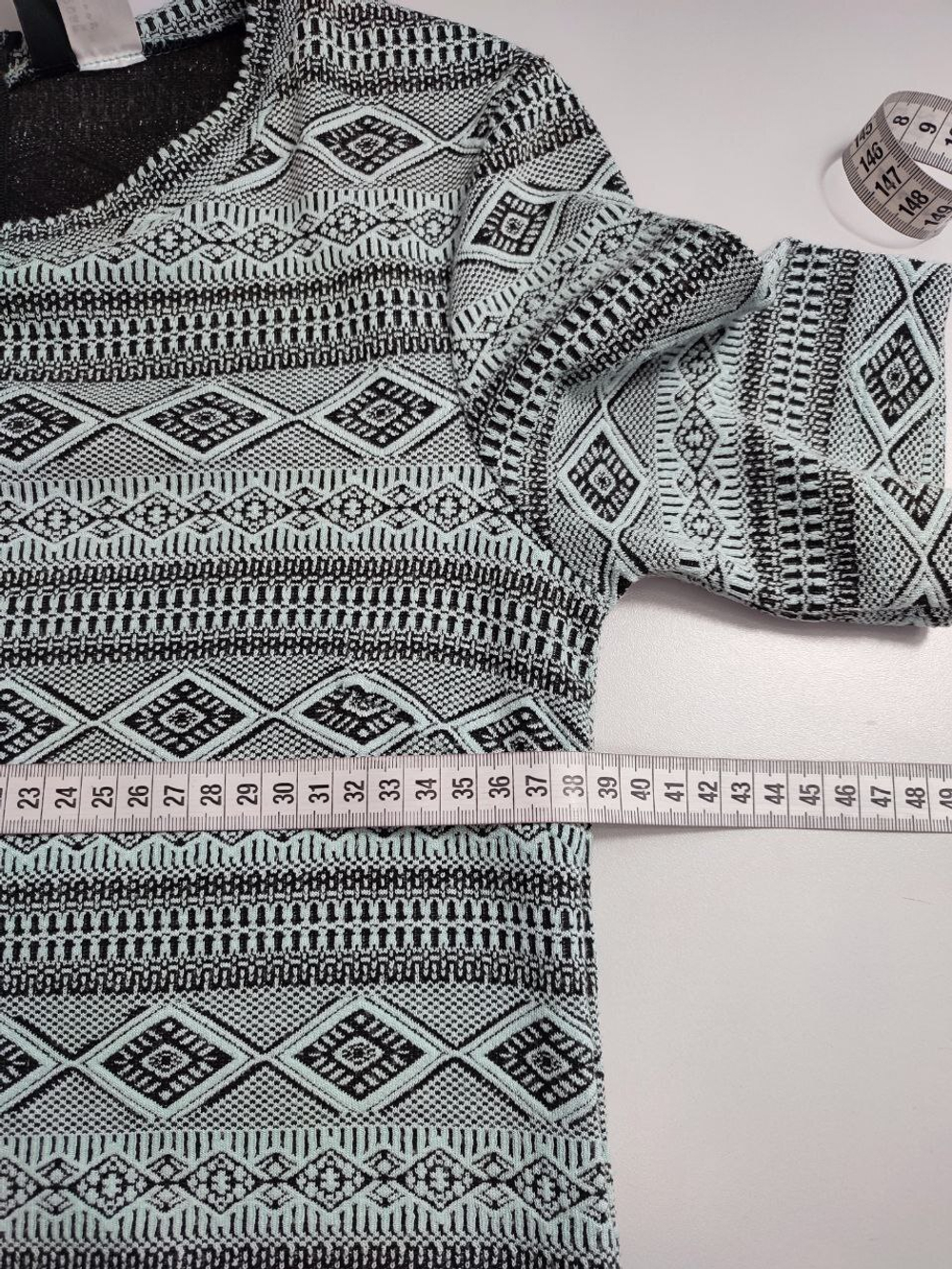 Платье H&M с орнаментом 42 размер