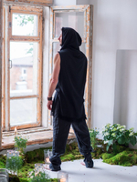 Мужская безрукавка с капюшоном (черный)