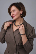 Серьги с плоской карамельной жемчужиной, оттенок графит