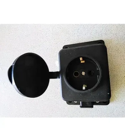 Колодка розеточная электрическая каучуковая с заземлением, розетка одноместная, IP 54, черный