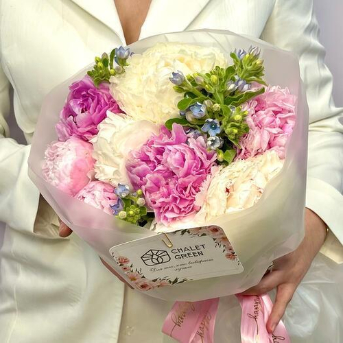 Монобукет из 9 пионов Ангел и Сара Бернар c оксипеталумом. Монобукет 060 Chalet Green