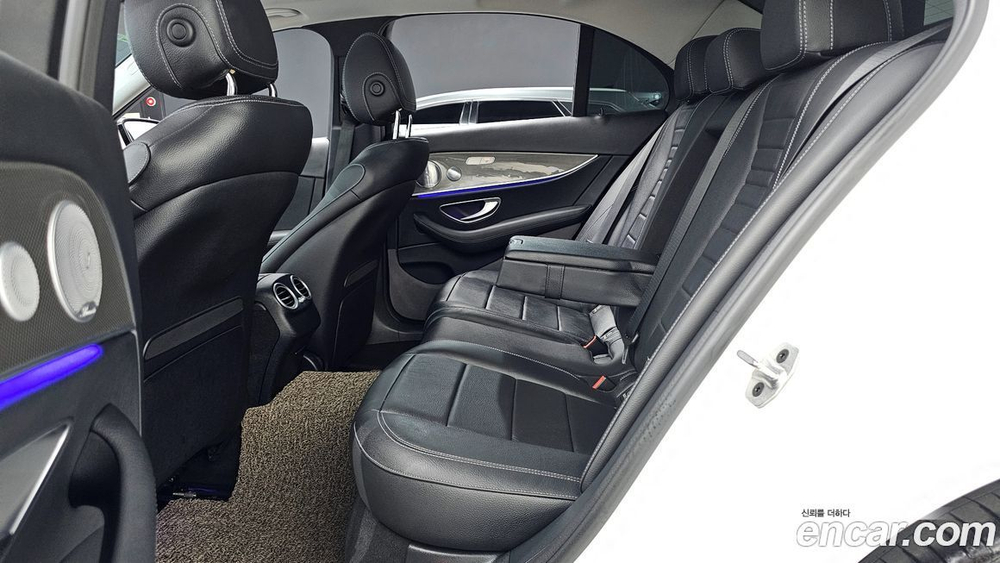 Mercedes-Benz E-Class W213 E300 4MATIC AMG Line (02.2020)