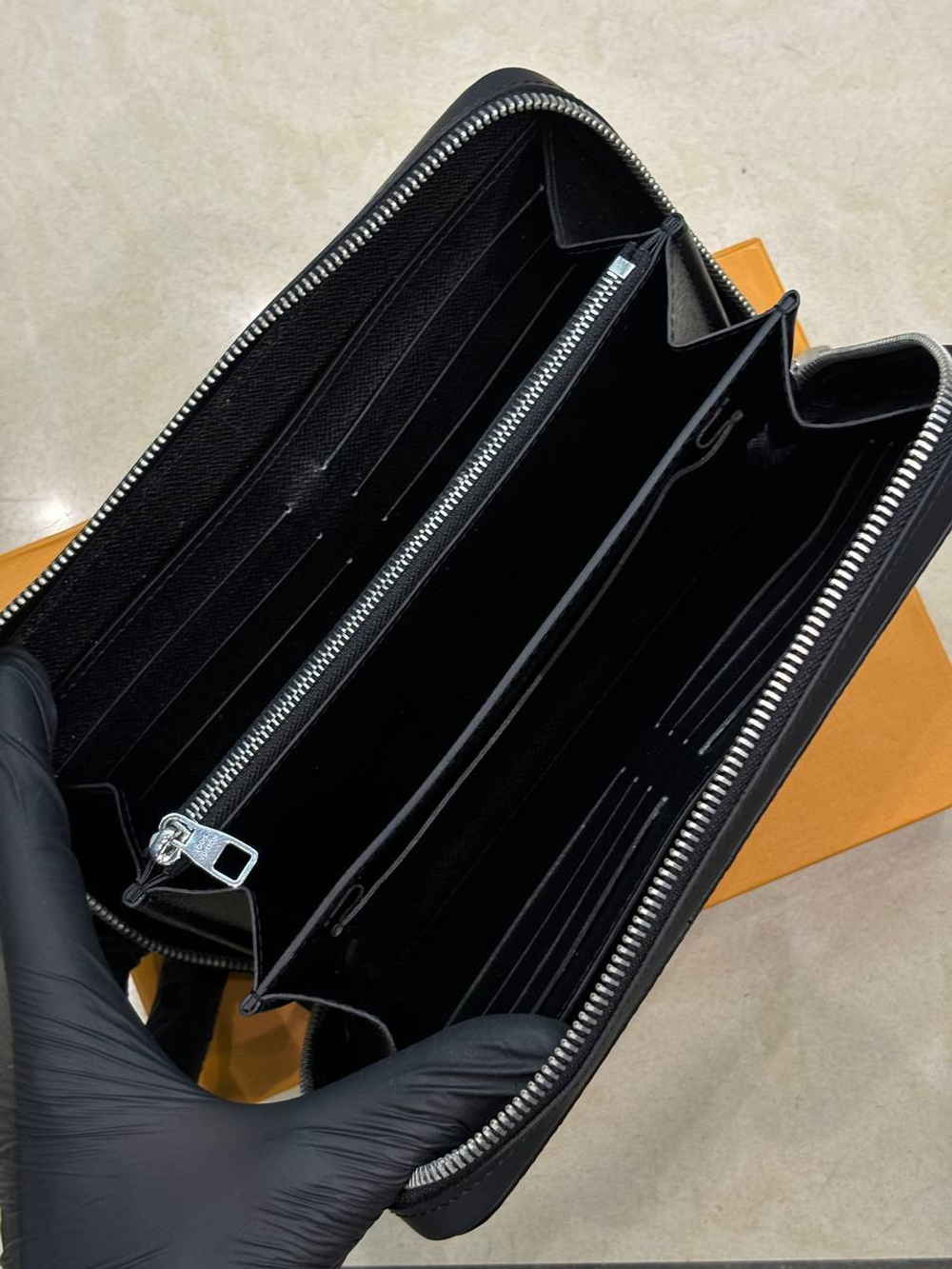 Клатч Louis Vuitton