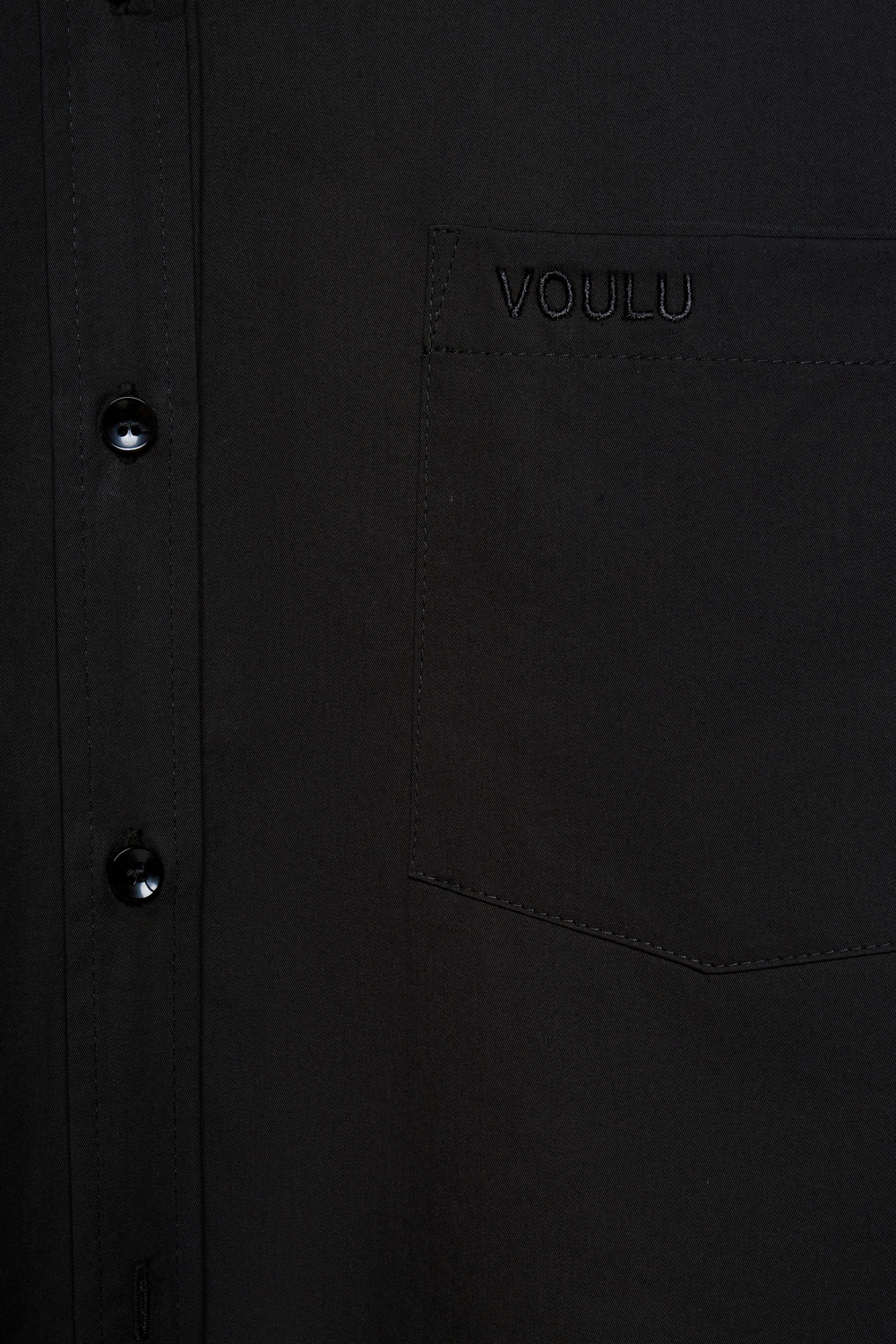 Черная рубашка с логотипом